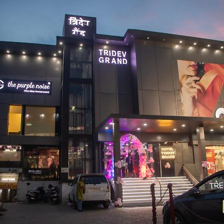 Hotel Tridev Grand Varanasi Luaran gambar