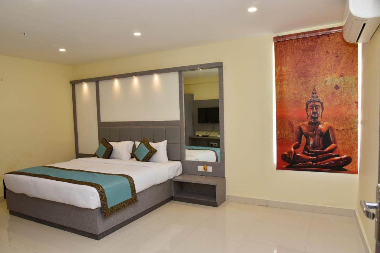 Hotel Tridev Grand Varanasi Luaran gambar