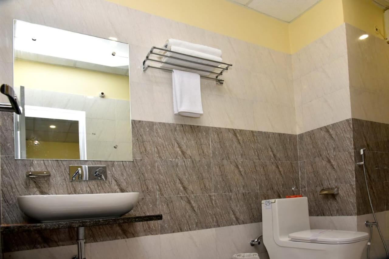 Hotel Tridev Grand Varanasi Luaran gambar