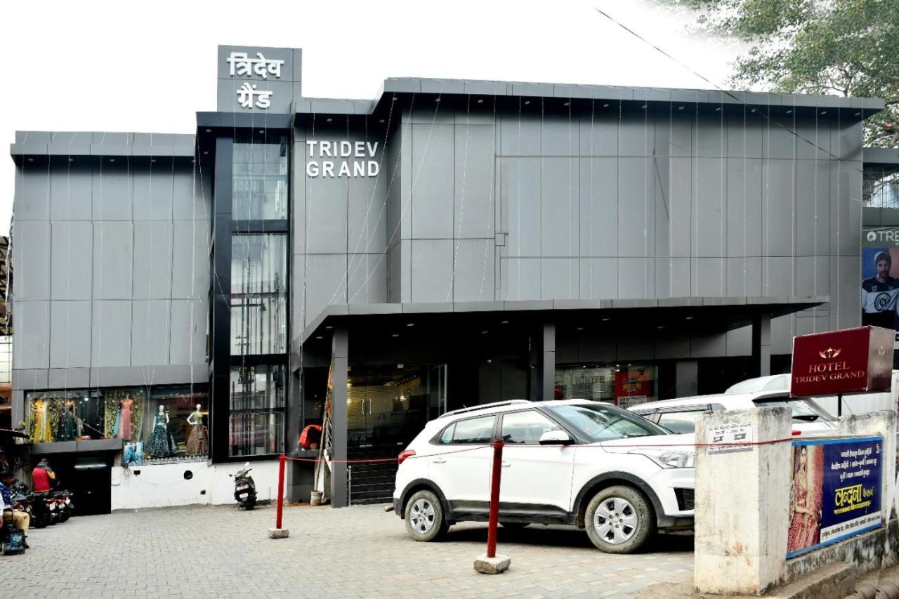 Hotel Tridev Grand Varanasi Luaran gambar