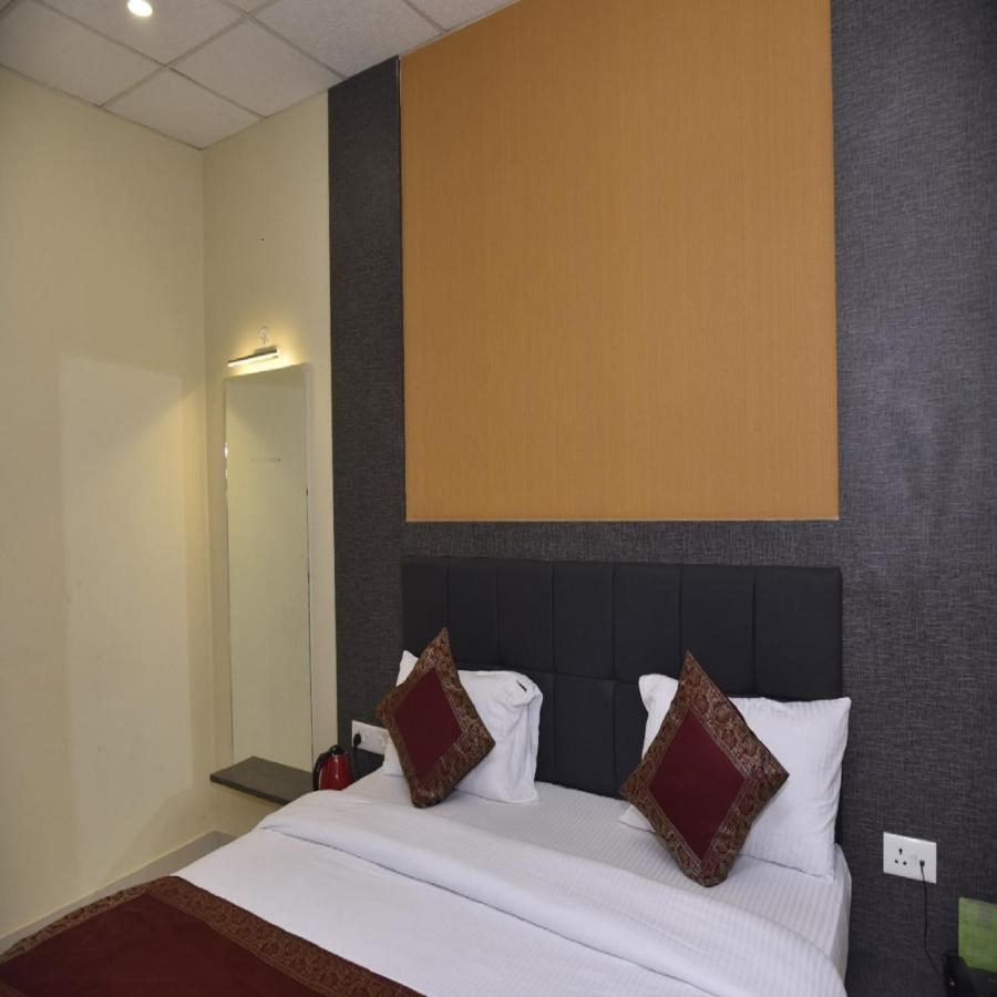 Hotel Tridev Grand Varanasi Luaran gambar