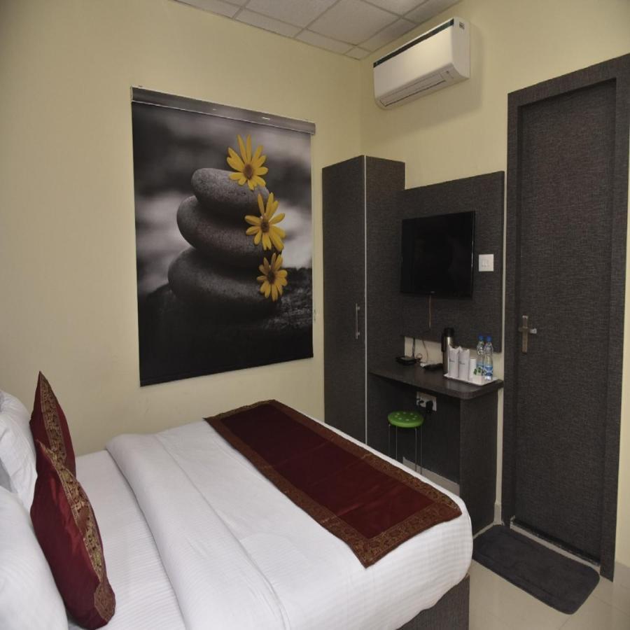 Hotel Tridev Grand Varanasi Luaran gambar