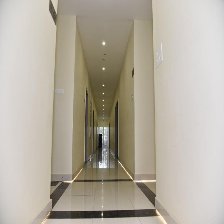 Hotel Tridev Grand Varanasi Luaran gambar