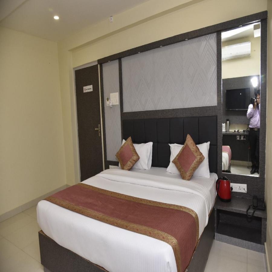 Hotel Tridev Grand Varanasi Luaran gambar
