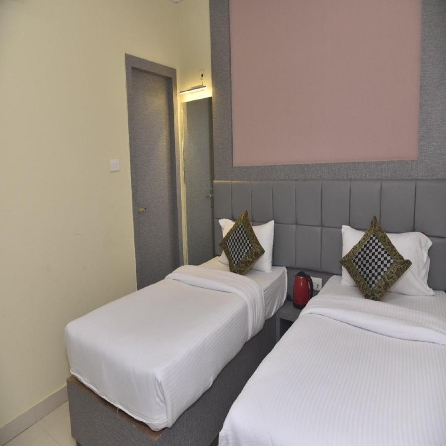 Hotel Tridev Grand Varanasi Luaran gambar